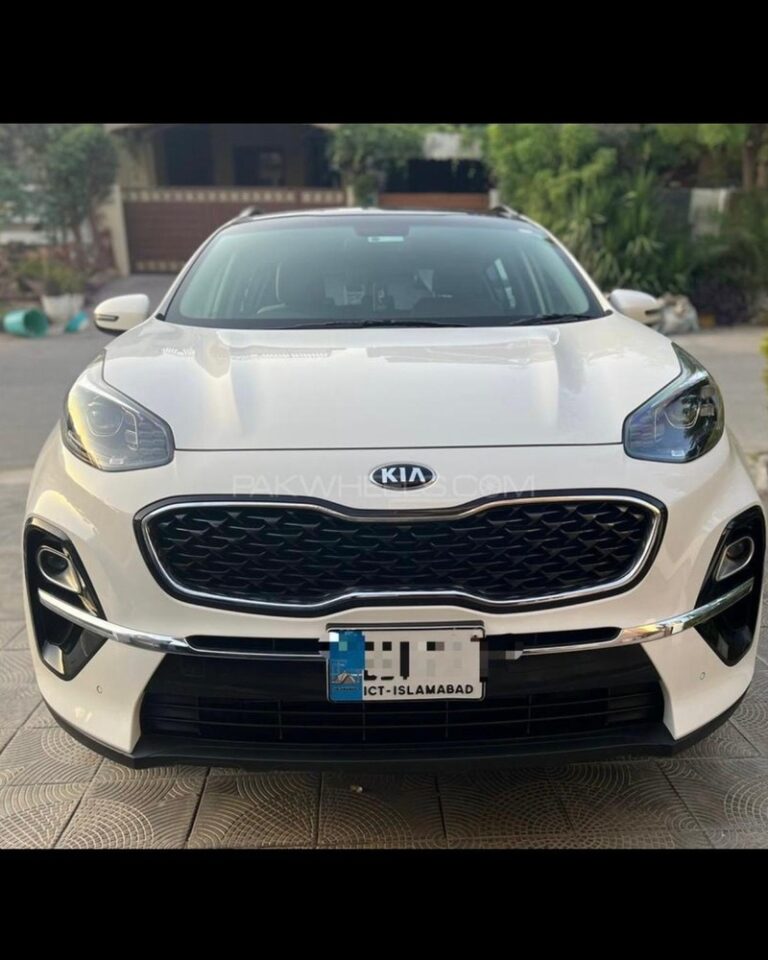 Kia Sportage (White)